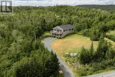 Welcome to 26 Split Rock drive in the Head of Jeddore! This beautiful 2 level property offers 4 bedr...