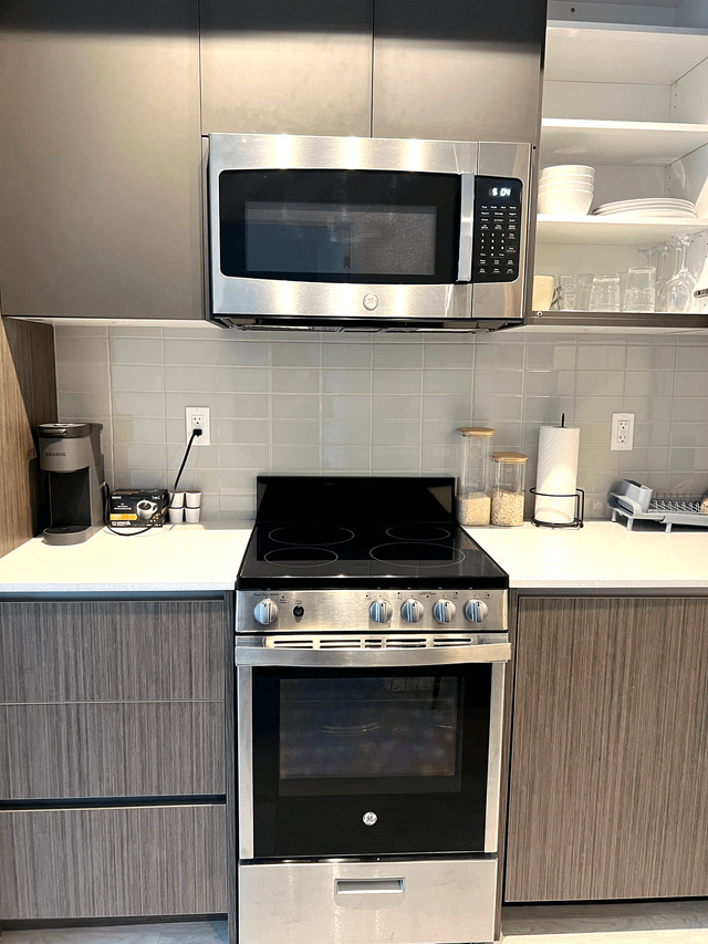 Your Perfect Home Awaits! 1-5 Bedroom Homes for Rent in Short Term Rentals in Mississauga / Peel Region - Image 11