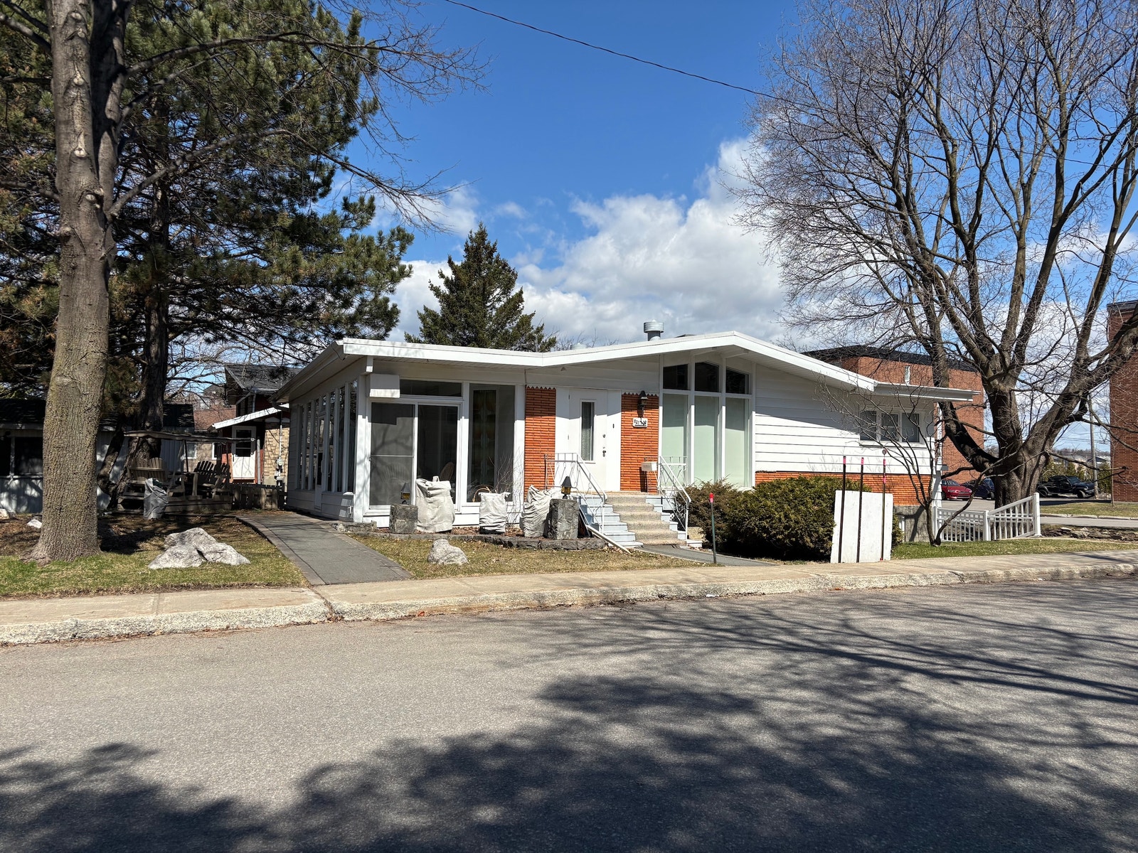 823 rue des Lilas Est — photo 1