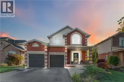 39 Honey Locust Cir is a lovely home located in a family-friendly neighbourhood, offering over 3,200...