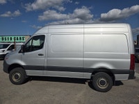 FULLY LOADED - 4x4 V6 DIESEL - New Arrival - 1 Owner - Off Lease - Clean Carfax with ALL SERVICE REC... (image 3)