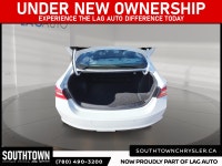 2024 Chevrolet Malibu LT 1LT Experience the Chevrolet Malibu LT with only 43715 km on the odometer.... (image 5)
