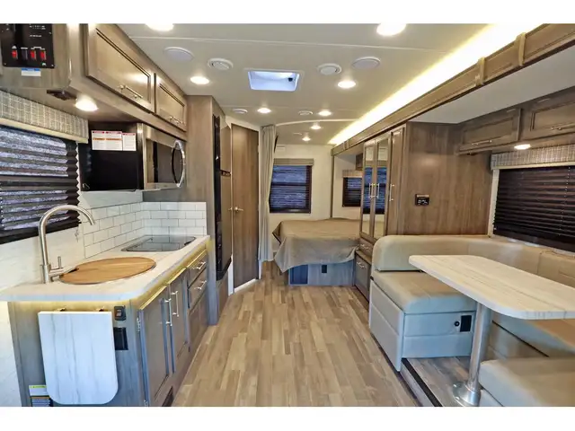 2024 Entegra Coach Qwest SE 24L + Moteur Mercedes Diesel in RVs & Motorhomes in Laval / North Shore - Image 6