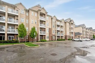 Beautiful & Spacious 2 Bed 2 Bath Condo Unit with over 900 Sq Ft