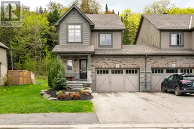 This stunning end-unit townhouse in Brookside Crossing offers the best of freehold ownership with no...