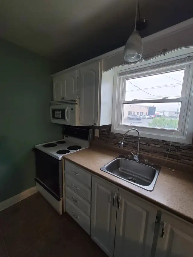 3 bedroom apartment in New Sudbury in Long Term Rentals in Sudbury - Image 5