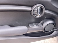 This 2024 Mini Cooper 3 door is ready for your driveway! With low KM's, backup camera, a clean carfa... (image 4)