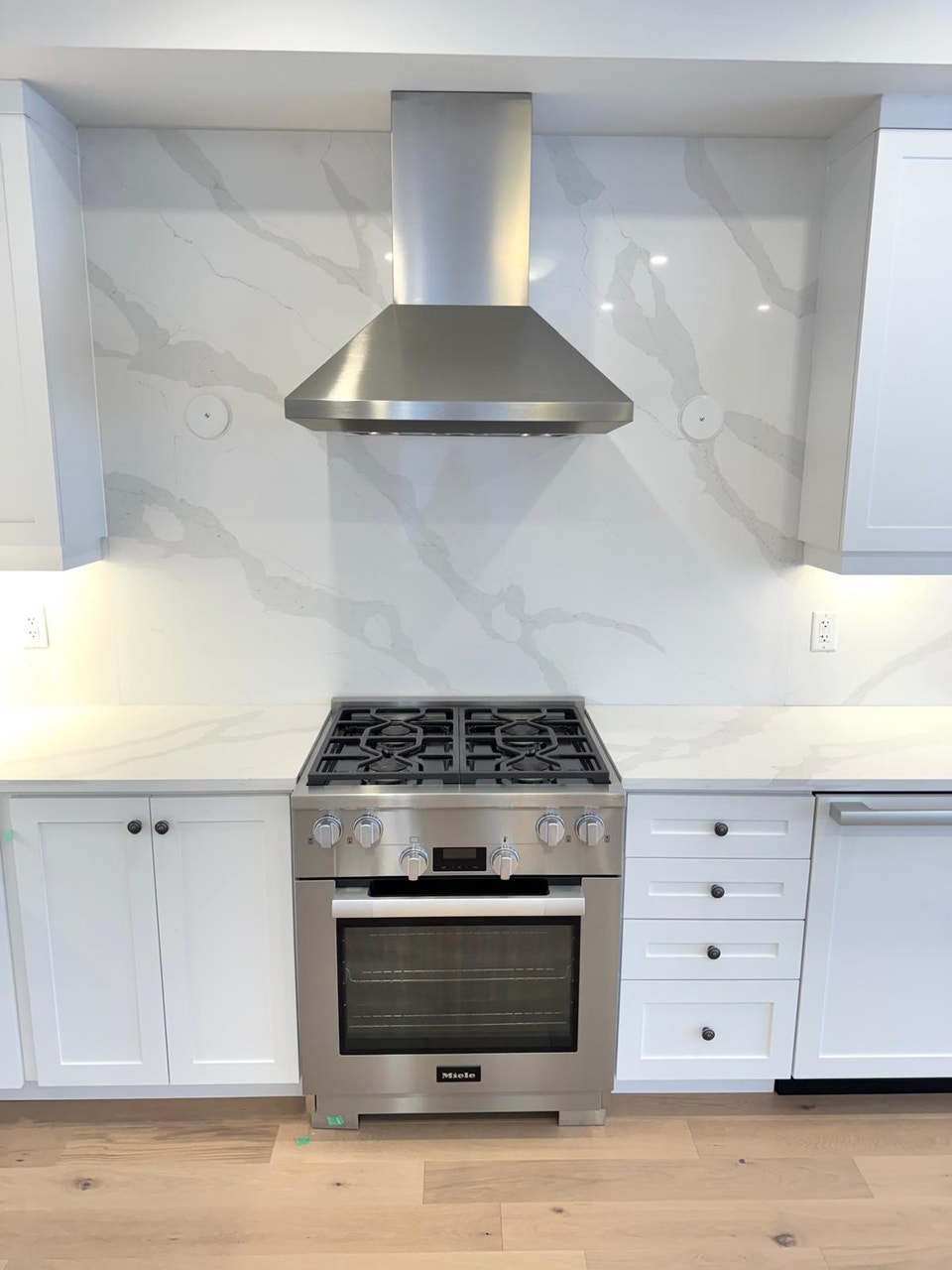 VAUGHAN - BRAND NEW EXEC TOWN-HOME 3bd, 3bth, 3cars $3995+Util 4