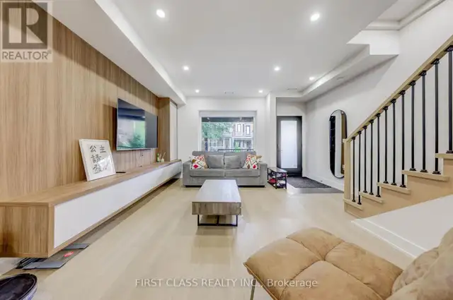 431 Roxton Road Toronto (Palmerston-Little Italy), Ontario, photo 3 of 4