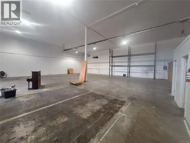 C 690 Comox Rd Nanaimo, British Columbia in Commercial & Office Space for Rent in Nanaimo - Image 9