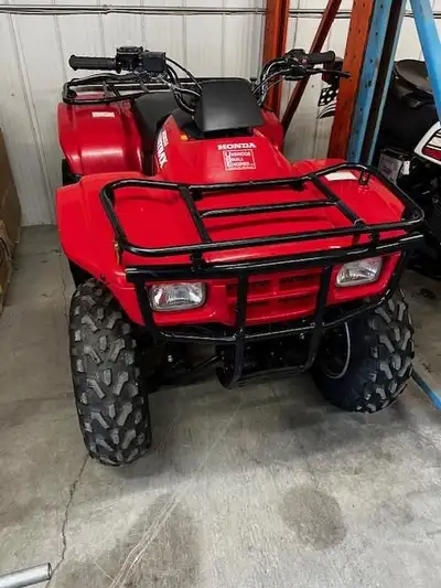 USED 1998 Honda TRX-250 2x4 in red/black. This 1-up utility/trail ATV features the Honda 250cc air-c...
