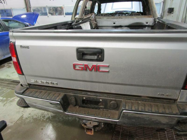 2014 2019 GMC SIERRA AND SILVERADO TAILGATE W/CAM FENDER LIGHTS in Auto Body Parts in Mississauga / Peel Region - Image 4