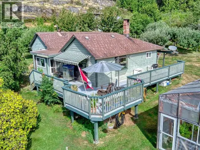 12328 HIGHWAY 101 Powell River, British Columbia in Houses for Sale in Sunshine Coast - Image 2