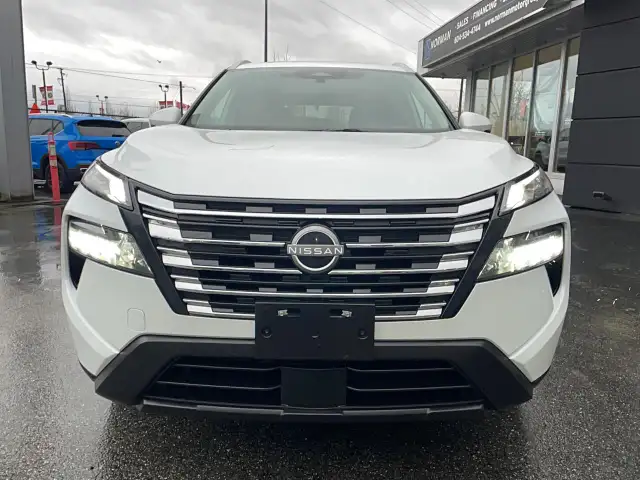 2025 Nissan Rogue AWD SV Moonroof in Cars & Trucks in Delta/Surrey/Langley - Image 3