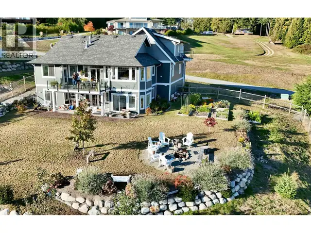 605 WOODLAND AVENUE Gibsons, British Columbia in Condos for Sale in Sunshine Coast - Image 3