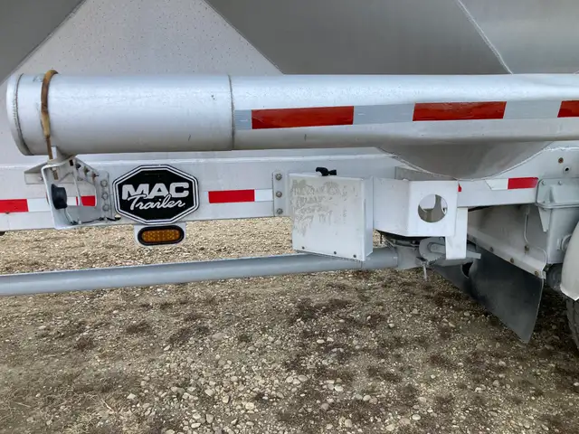 2011 MAC 1480 Cubic Ft Dry Bulk / Pneumatic Tank Trailer in Heavy Equipment in Delta/Surrey/Langley - Image 18