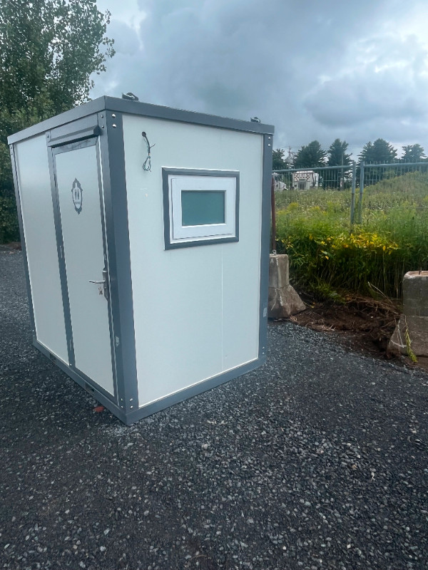 Toilette et douche complètes et portatives dans Autre  à Trois-Rivières - Image 2