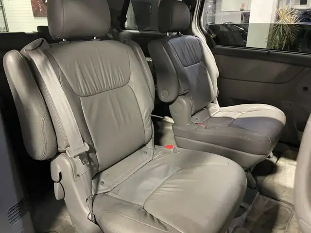 2007 Toyota Sienna XLE LTD AWD in Cars & Trucks in City of Montréal - Image 29