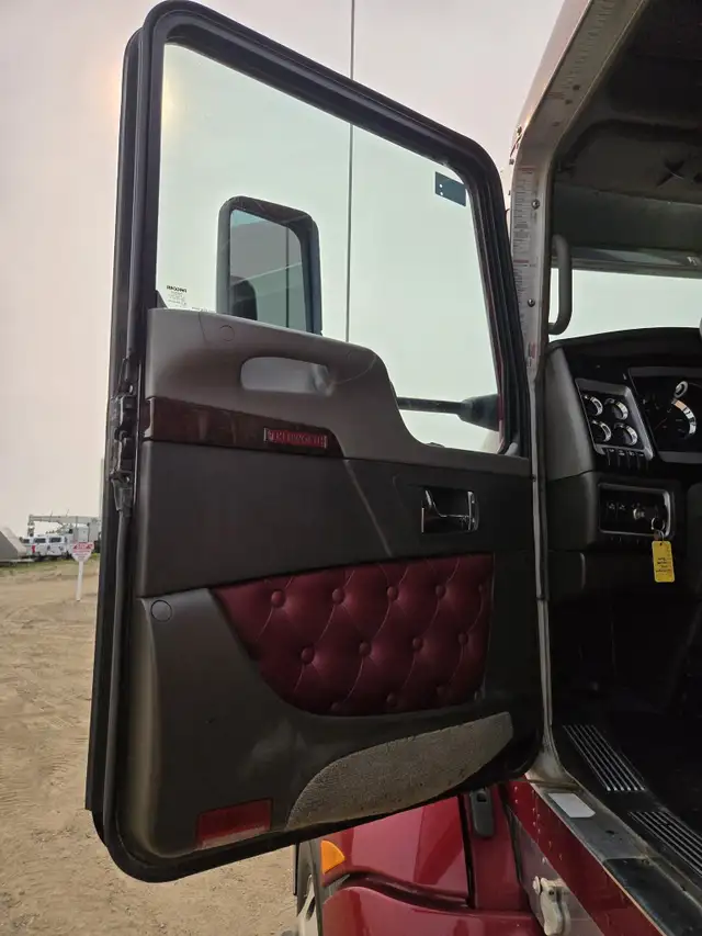 2013 KENWORTH T660 in Heavy Trucks in Saskatoon - Image 64