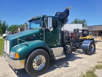 2007 Kenworth , 8.3 Cummins pre emission , Brand New Hiab 092-5 with wireless remote, 45 foot reach...