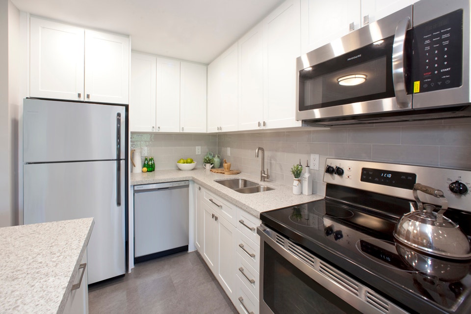Premium 1-bedroom  Apartment Rental in Downtown Oakville! 4