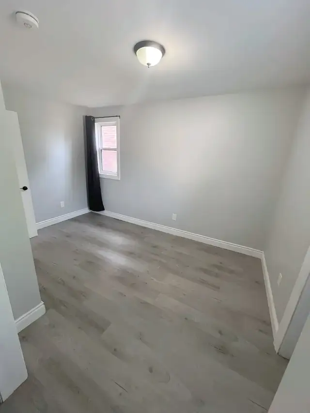 2 Bed, 1 Bath, with Backyard and Storage in Long Term Rentals in Oshawa / Durham Region - Image 14