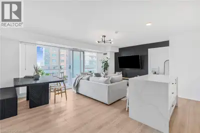 Beautifully renovated 2-bedroom suite at 100 Western Battery Rd! This spacious condo offers 820 sq f...