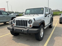 3.6L V6 engine with manual transmission - 4x4 drive for all-terrain capability - Cloth interior with... (image 3)