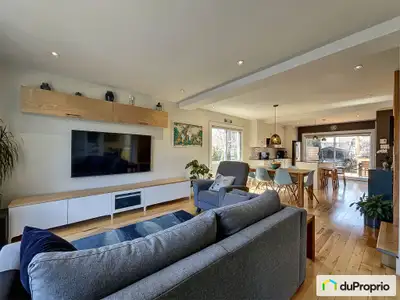 Magnifique maison de ville rénovée avec soin. Lumineuse, moderne et confortable Située dans un quart...