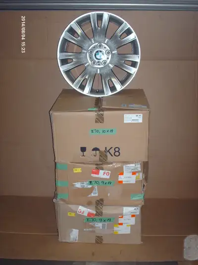 O.E. "take-off" set in new condition; staggered "Style 223", 7 "V spoke" (9X19, ET 37 front; 10X19,...