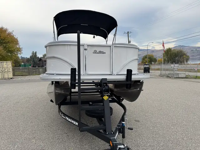2026 Sun Tracker Party Barge 20 DLX pontoon boat in Powerboats & Motorboats in Prince Albert - Image 14