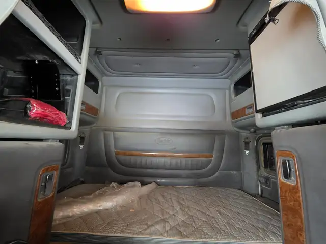 2012 PETERBILT 388 in Heavy Trucks in Saskatoon - Image 27