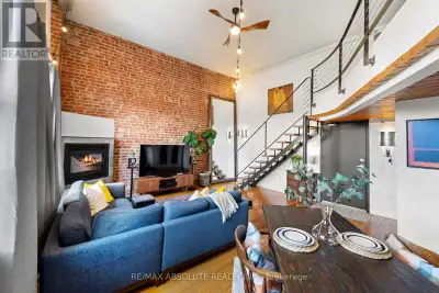 Rare opportunity to own an iconic piece of Ottawa's history! The Wallis House, built in 1873, was co...