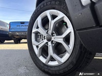 With striking good looks, rugged capability, and sensational tech, the 2025 Jeep Compass empowers po... (image 9)