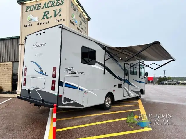 2022 Coachmen RV Pursuit 29XPS Front Bunk 11 Miles in RVs & Motorhomes in Moncton - Image 5