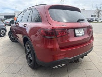 Humberview Volkswagen on the Queensway This 2022 Mercedes-Benz GLC 300 4MATIC stands out in a stunni... (image 4)