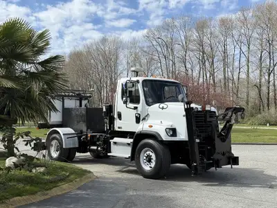 2016 Freightliner 108SD 10 Speed Manual Cummins ISL 8.9L Air Brakes Rear Differential Lock Power Win...