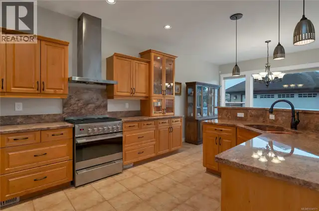 2185 Forest Grove Dr Campbell River, British Columbia in Houses for Sale in Campbell River - Image 9