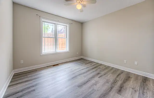 62 DORSET ST - 5 BEDROOM STUDENT UNIT AVAILABLE in Long Term Rentals in Kitchener / Waterloo - Image 22