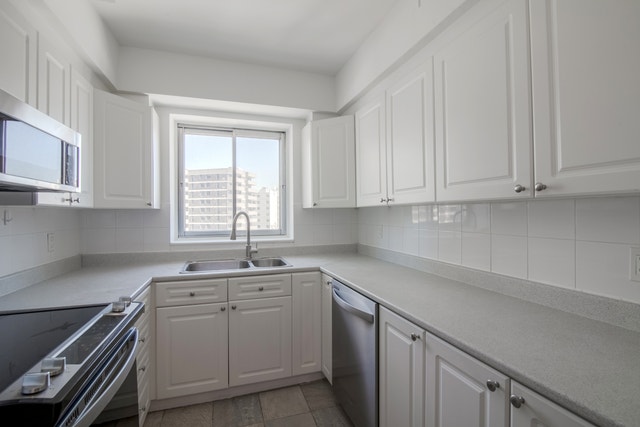 3555 Cote-des-Neiges Road — photo 1