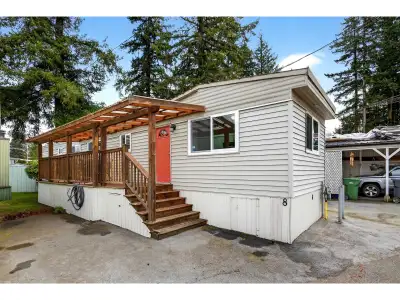Langley Grove Estates. This well-maintained 2 bed+den(or storage room)manufactured home offers comfo...