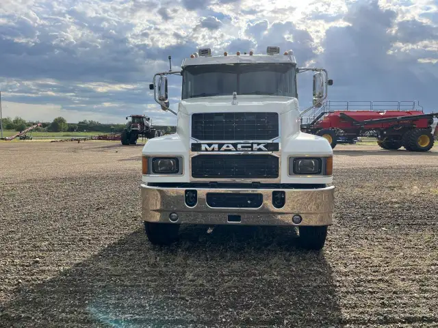 2022 Mack Pinnacle 64T 48 HD mDRIVE in Heavy Trucks in Regina - Image 9