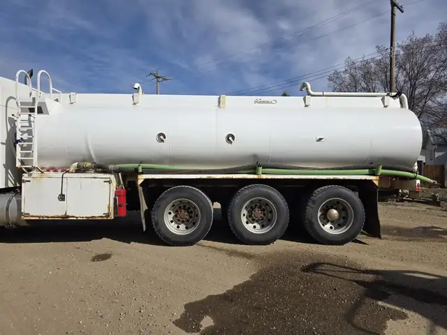 2015 KENWORTH T800 in Heavy Trucks in Kamloops - Image 32
