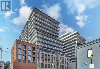 2 bed, 2 bath unit at 1 Jarvis, overlooking downtown Hamilton. Steps to all amenities, restaurants a...