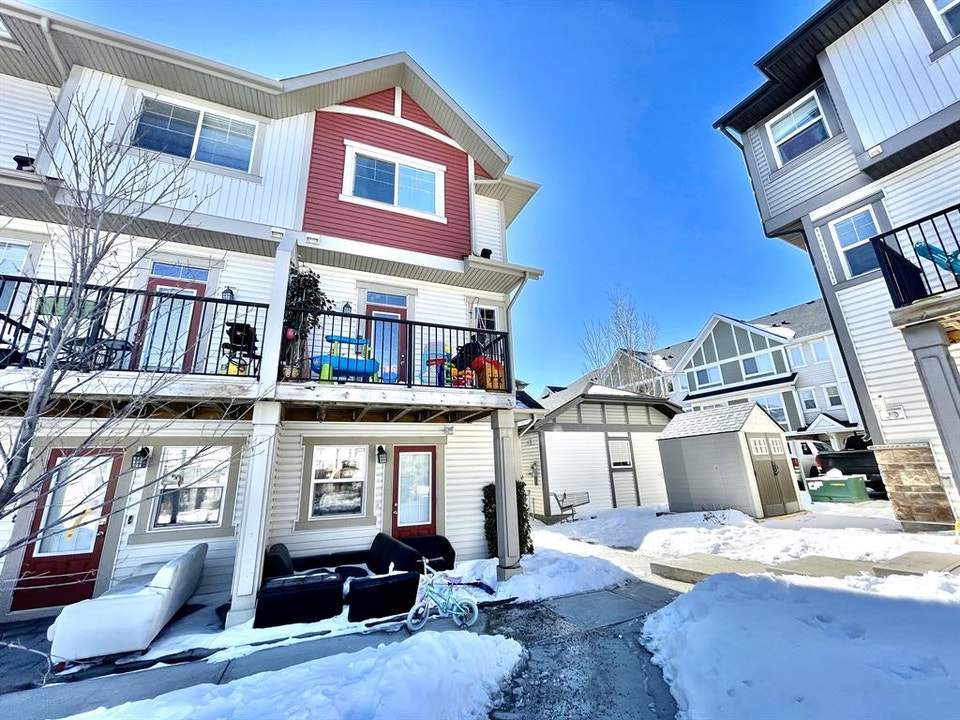 3 BR – Spacious Townhouse with Attached Tandem Garage 2