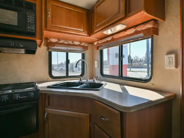 2010 Trailblazer T240S in Travel Trailers & Campers in St. Albert - Image 14