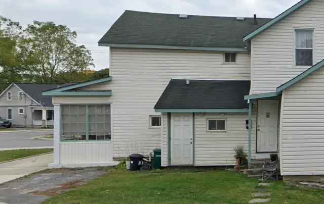 Spacious 1-Bedroom Upper Apartment with 4-Season Sunroom in Long Term Rentals in Belleville - Image 2