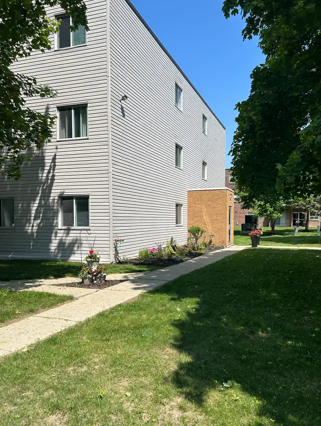 1 BR - Tillsonburg - All Inclusive