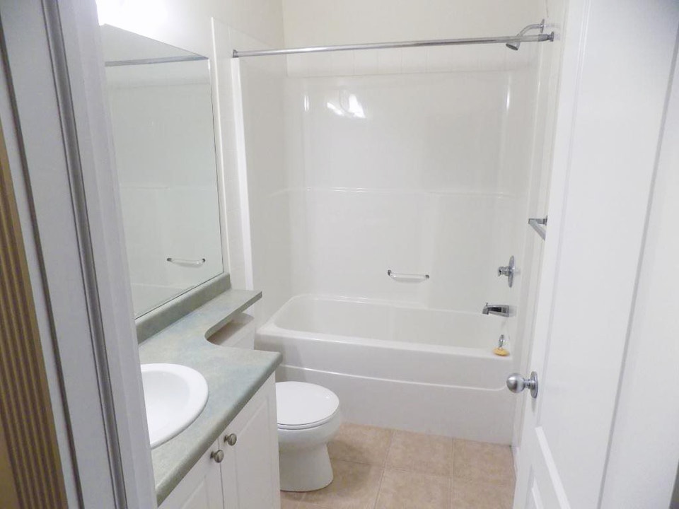 Three Lakes Village - 3 Bedroom 2.5 Bath Townhouse Apartment for 4