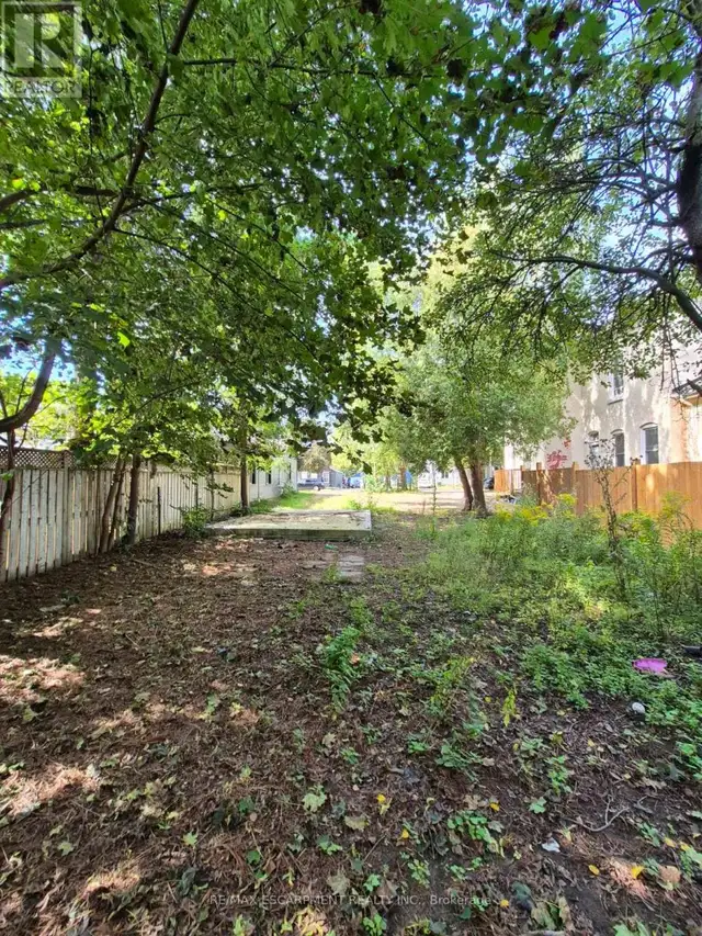 51 PEARL STREET Brantford, Ontario in Land for Sale in Brantford - Image 4